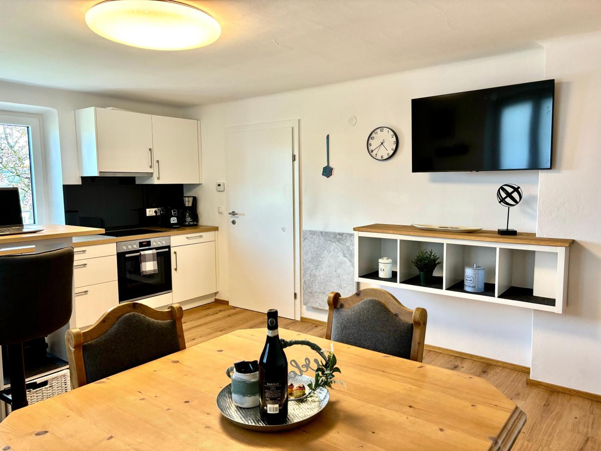 Gaesthaus "Seeblick" Seekirchen am Wallersee Room photo