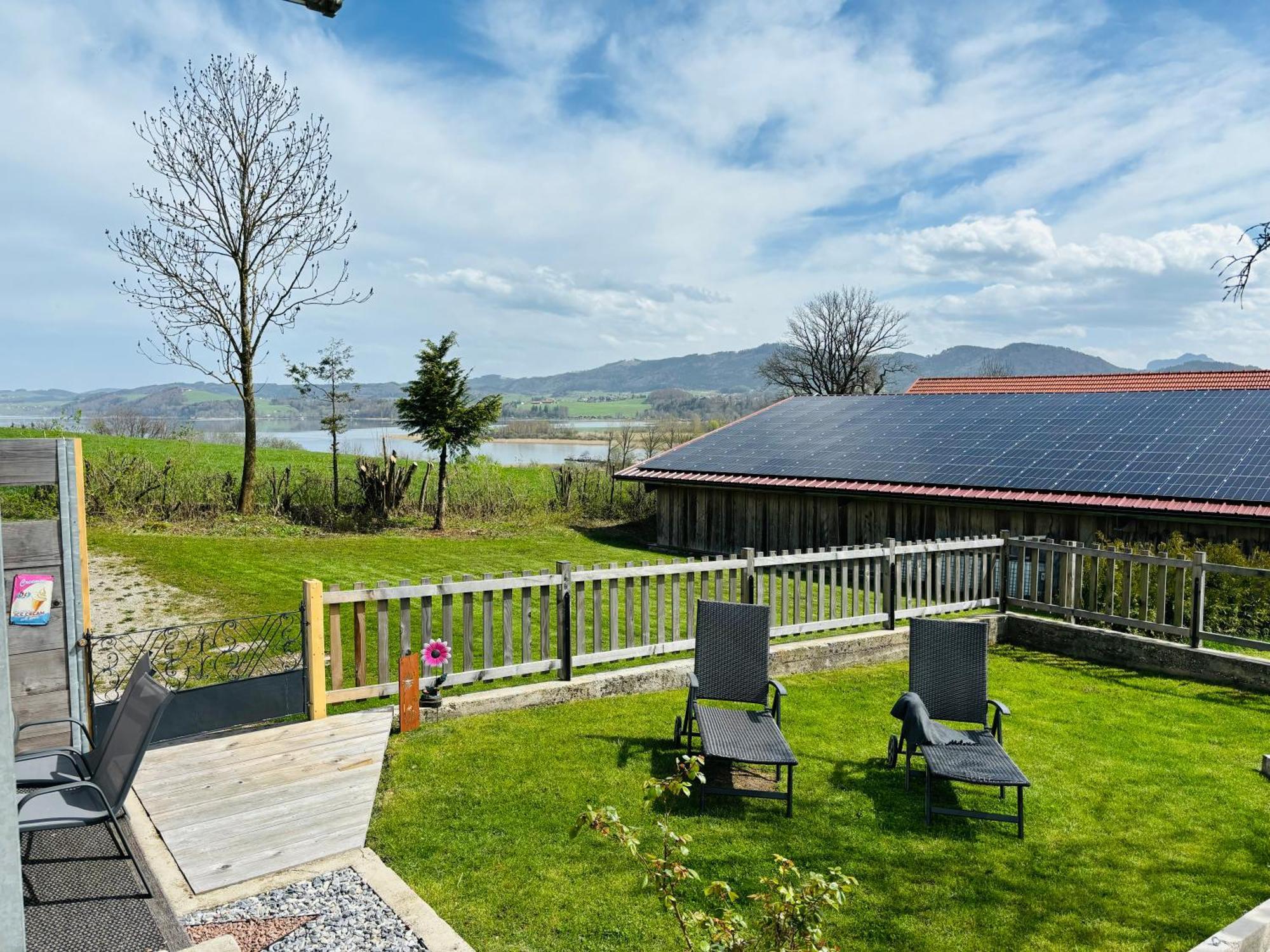 Gaesthaus "Seeblick" Seekirchen am Wallersee Room photo