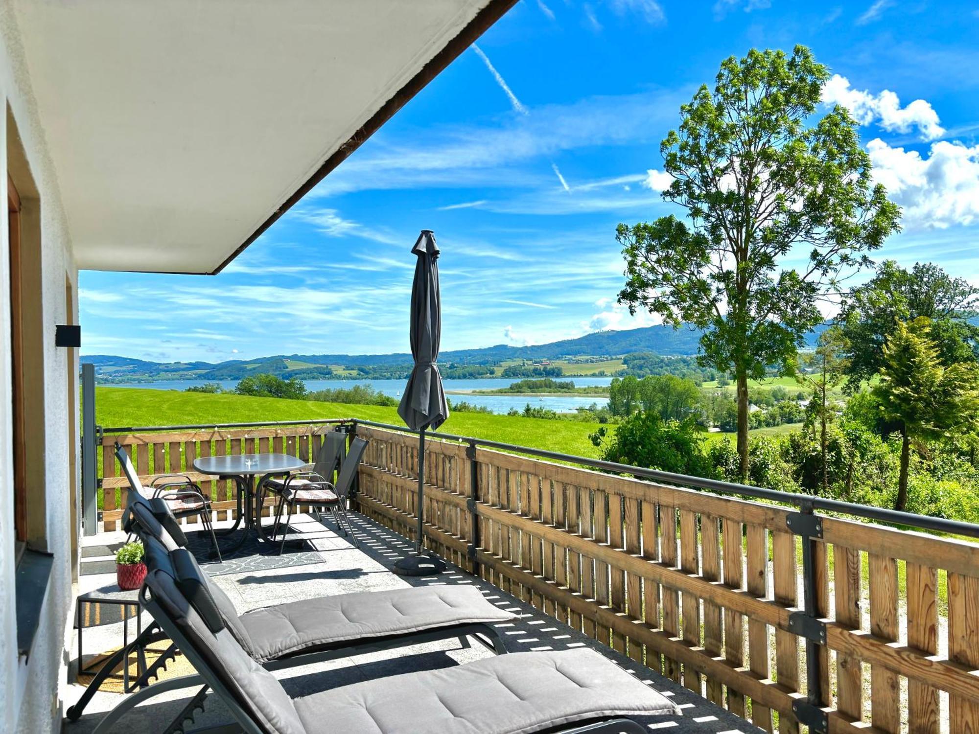 Gaesthaus "Seeblick" Seekirchen am Wallersee Exterior photo